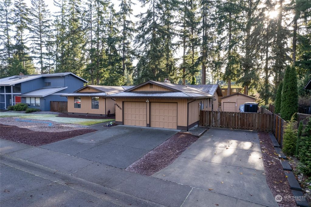 Photo of 15011 SE 138th Place, Renton, WA 98059 (MLS # 2314614)