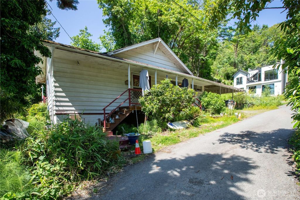 Photo of 11095 Champagne Point Road NE, Kirkland, WA 98034 (MLS # 2389249)
