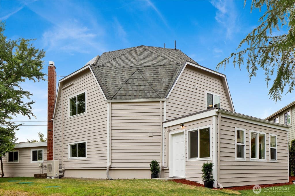 Photo of 4246 James Street, Bellingham, WA 98226 (MLS # 2557381)
