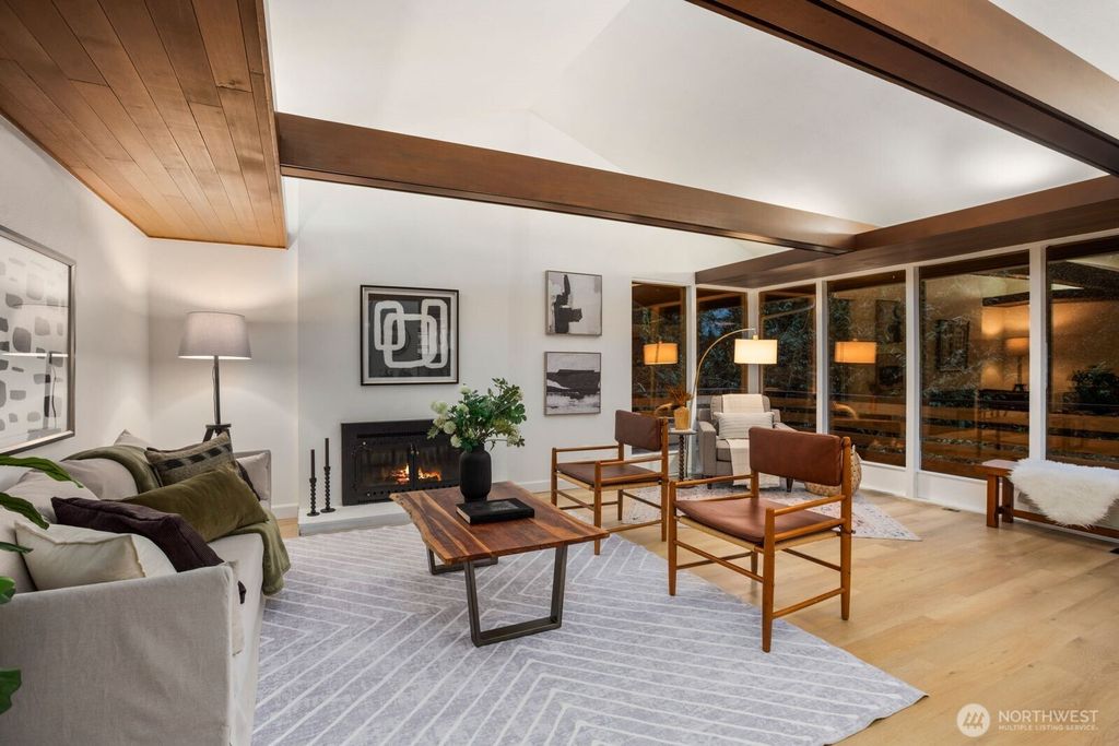 Photo of 1520 Sycamore Drive SE, Issaquah, WA 98027 (MLS # 2511484)