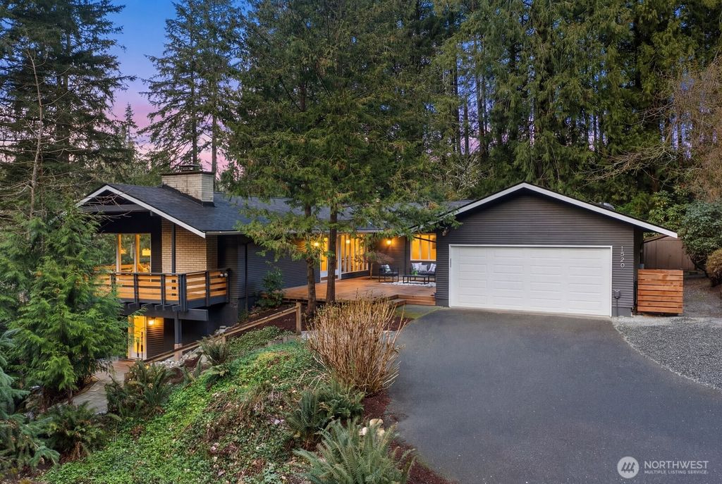 Photo of 1520 Sycamore Drive SE, Issaquah, WA 98027 (MLS # 2511484)