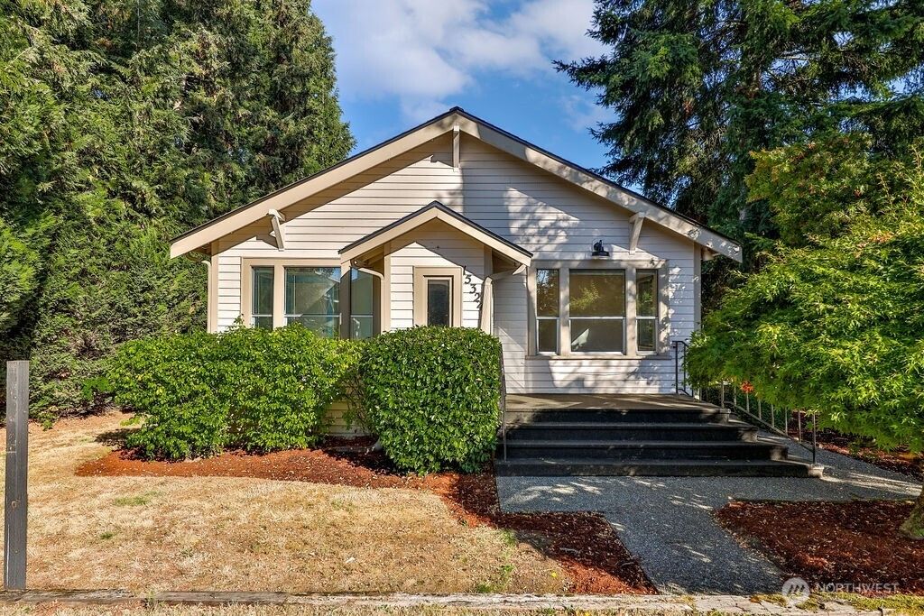 Photo of 15324 4th Avenue SW, Burien, WA 98166 (MLS # 2437092)