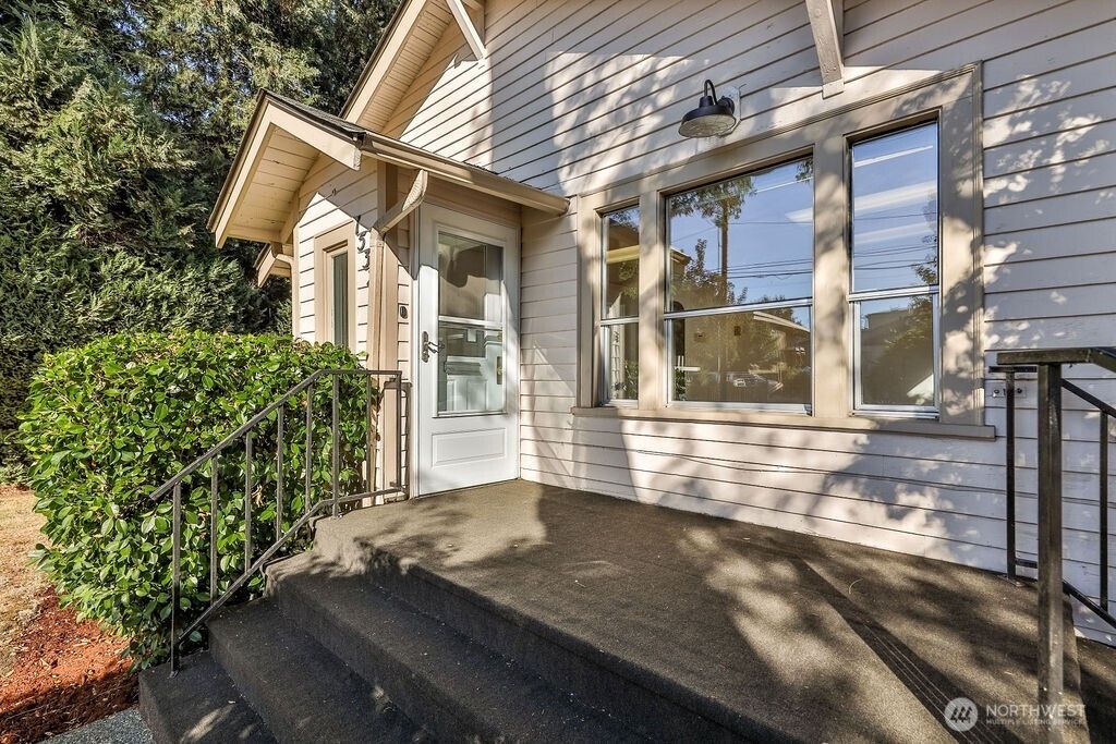 Photo of 15324 4th Avenue SW, Burien, WA 98166 (MLS # 2437092)