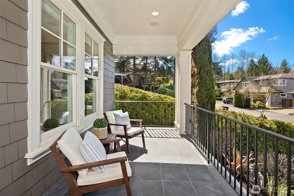 Photo of 2212 77th Avenue SE, Mercer Island, WA 98040 (MLS # 2498935)