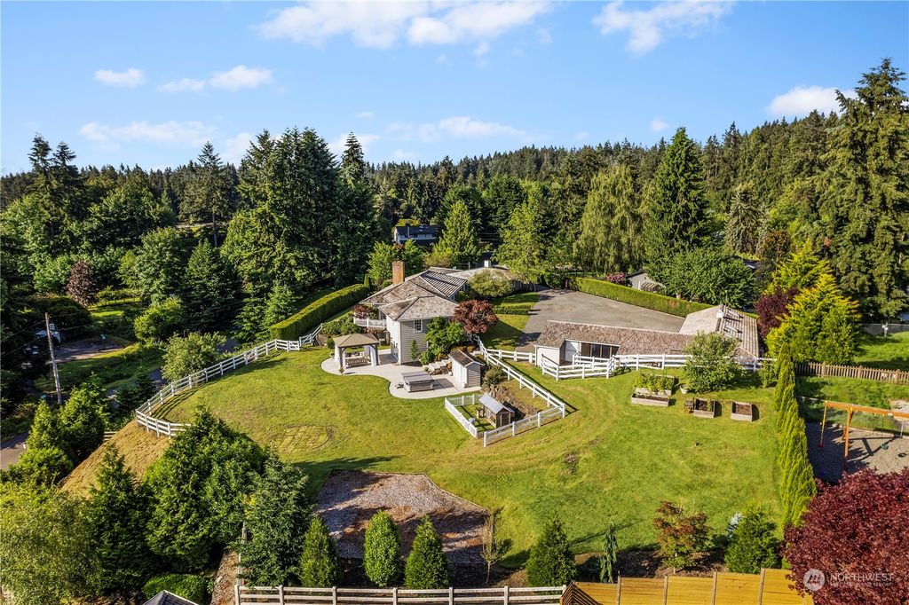 Photo of 13350 NE 61st Street, Kirkland, WA 98033 (MLS # 2246775)