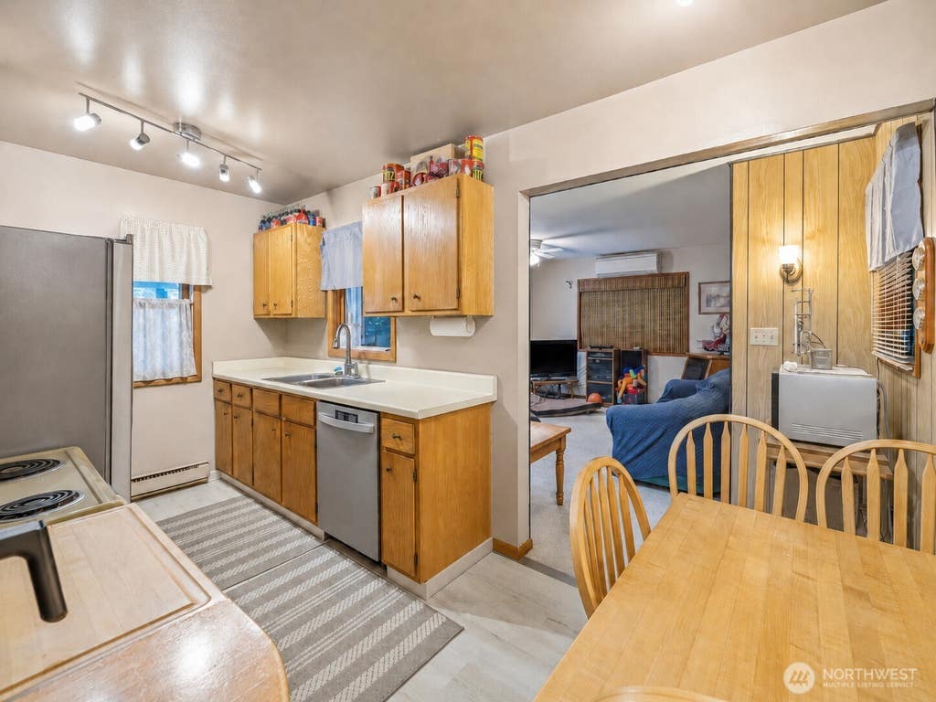 Photo of 3026 Oak Place, Sedro Woolley, WA 98284 (MLS # 2546498)