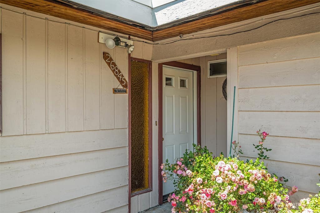 Photo of 26845 15th Avenue S, Des Moines, WA 98198 (MLS # 2539056)