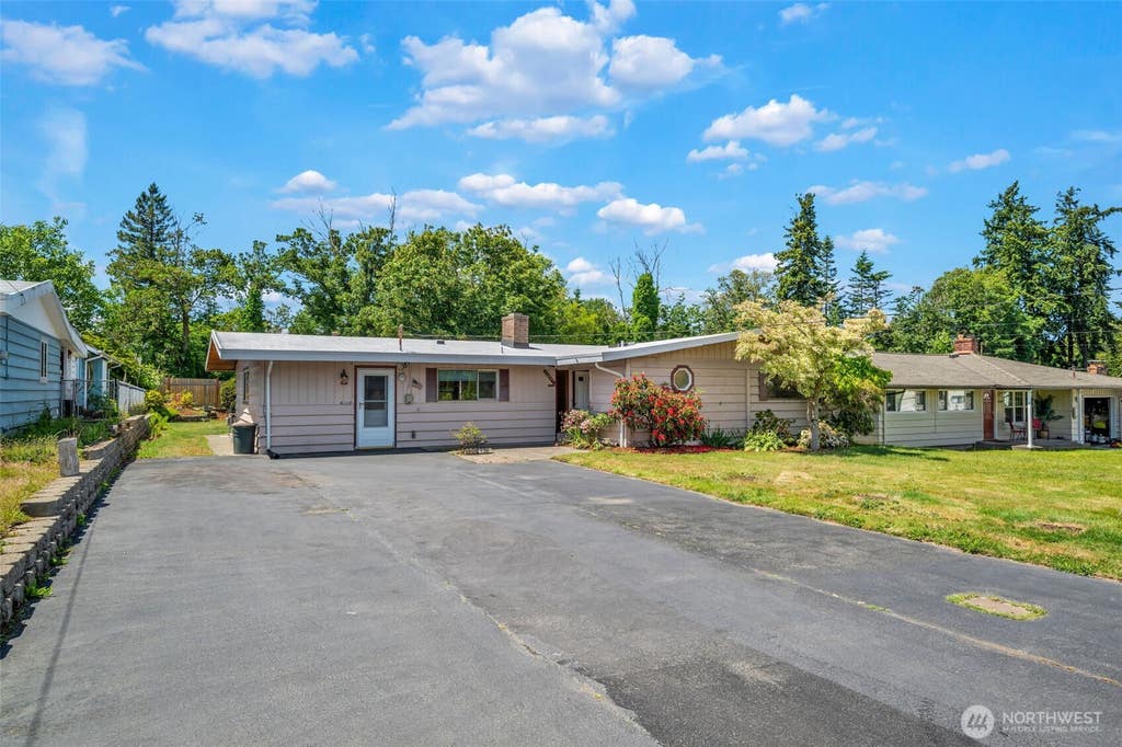 Photo of 26845 15th Avenue S, Des Moines, WA 98198 (MLS # 2539056)