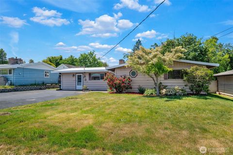 Photo of 26845 15th Avenue S, Des Moines, WA 98198 (MLS # 2539056)