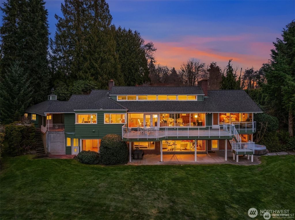 Photo of 727 SW 199th Place, Normandy Park, WA 98166 (MLS # 2500507)