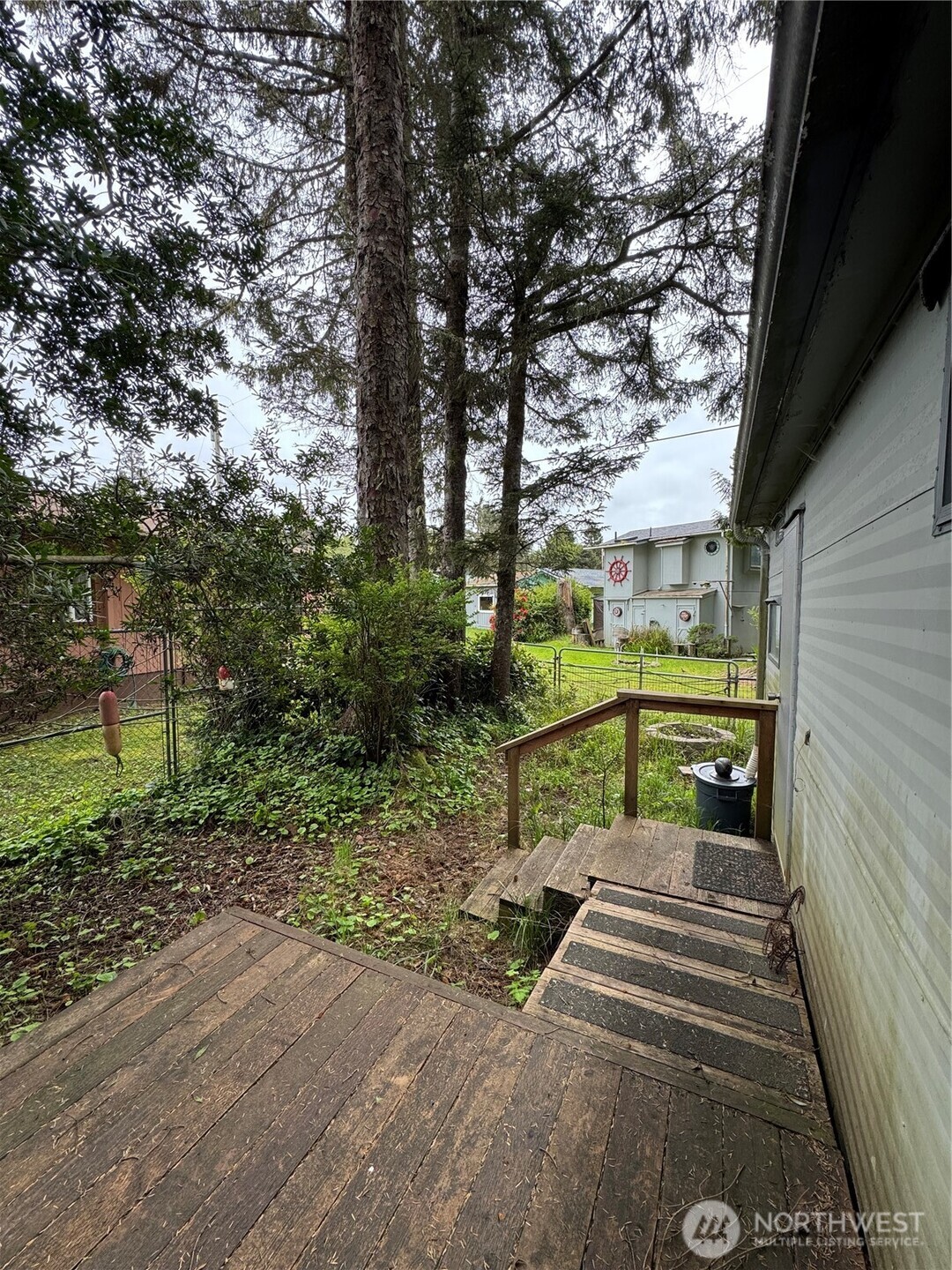 863 Magellan Avenue NE