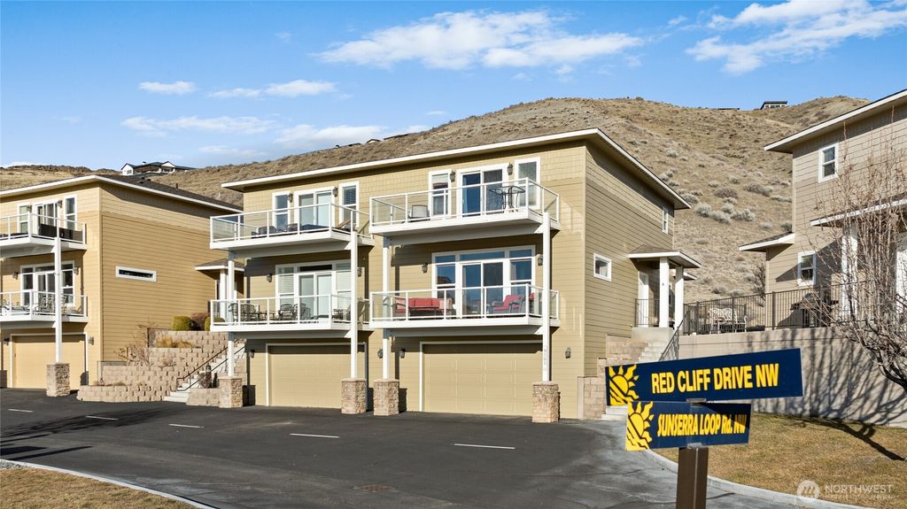 Photo of 9205 Red Cliff Drive NW #B50, Quincy, WA 98828 (MLS # 2524368)