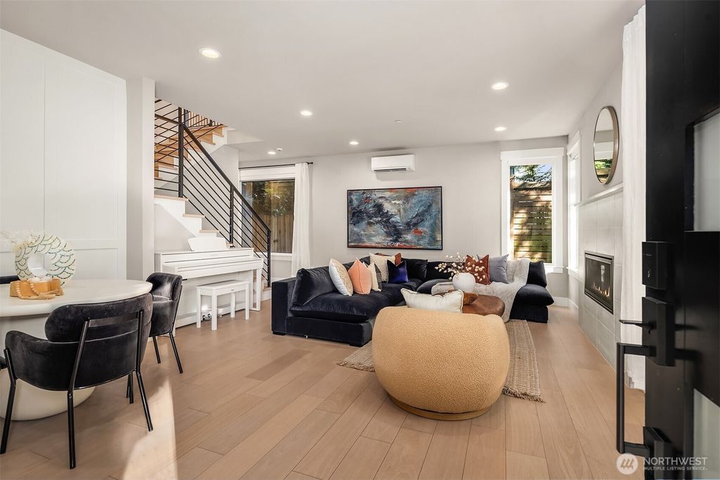 Photo of 10931 NE 133rd Street, Kirkland, WA 98034 (MLS # 2507324)