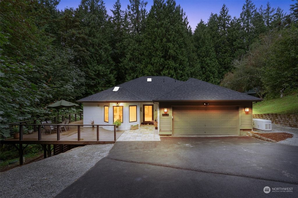 Photo of 11819 198th Avenue SE, Issaquah, WA 98027 (MLS # 2289688)