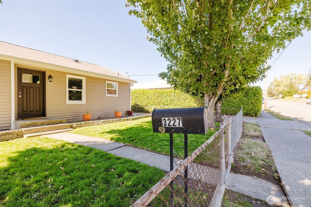 Photo of 3227 Solie Avenue, Bremerton, WA 98310 (MLS # 2588243)