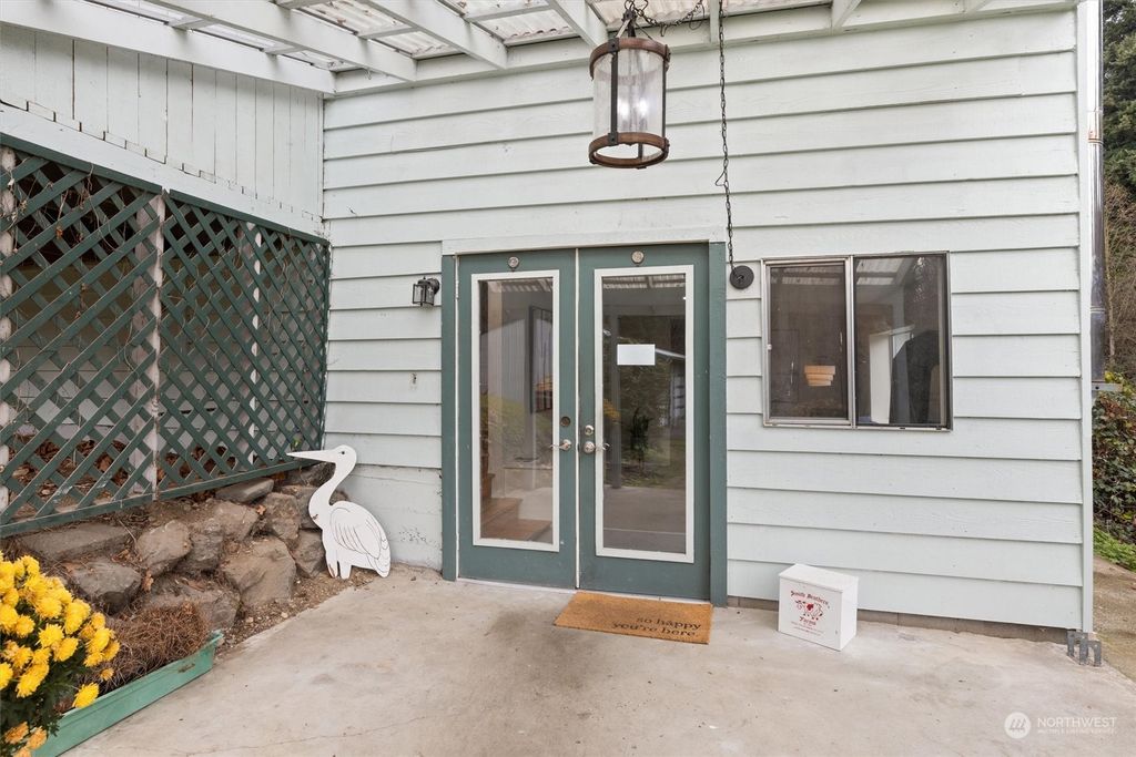 Photo of 18401 61st Avenue NE, Kenmore, WA 98028 (MLS # 2289771)