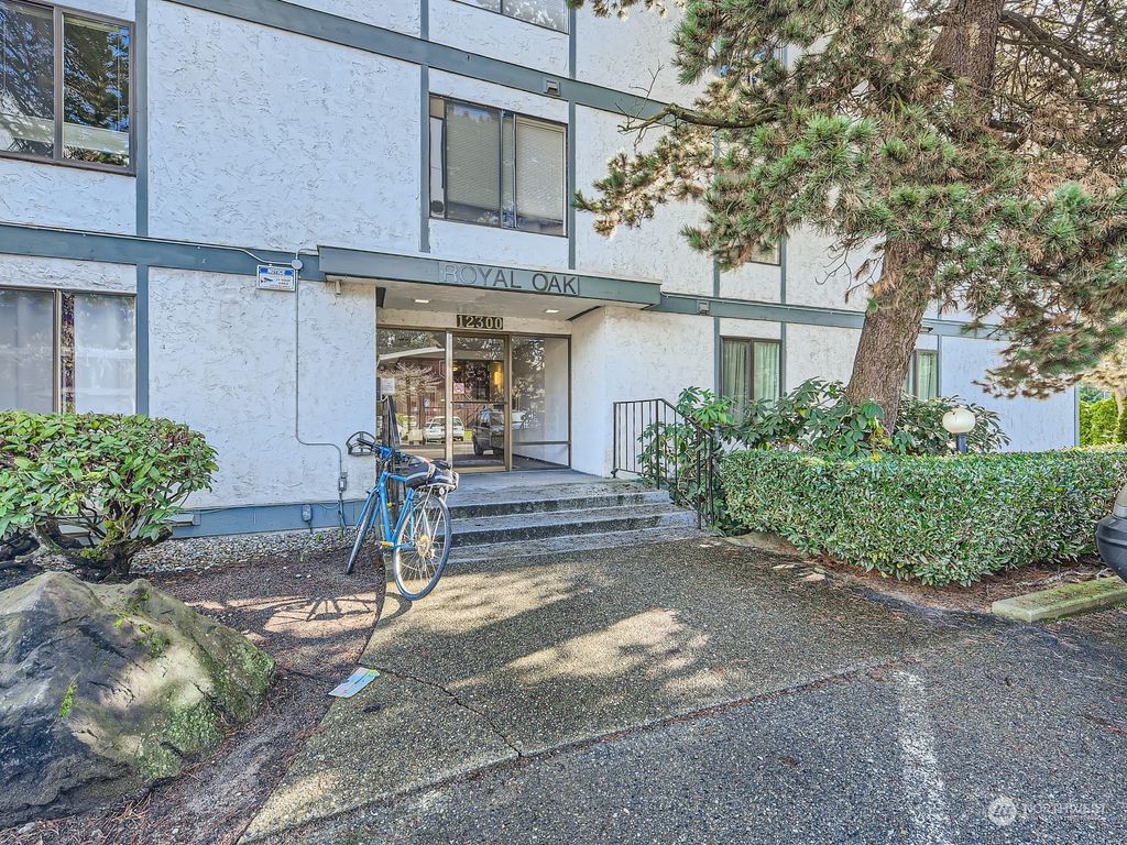 Photo of 12300 28th Avenue NE #305, Seattle, WA 98125 (MLS # 2202717)