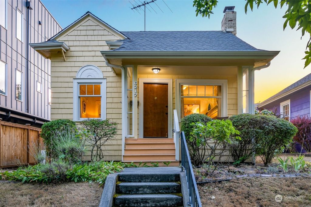 Photo of 6217 9th Avenue NE, Seattle, WA 98115 (MLS # 2146481)