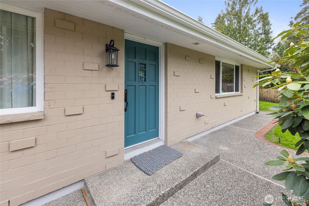 Photo of 11927 Nyanza Road SW, Lakewood, WA 98499 (MLS # 2510387)