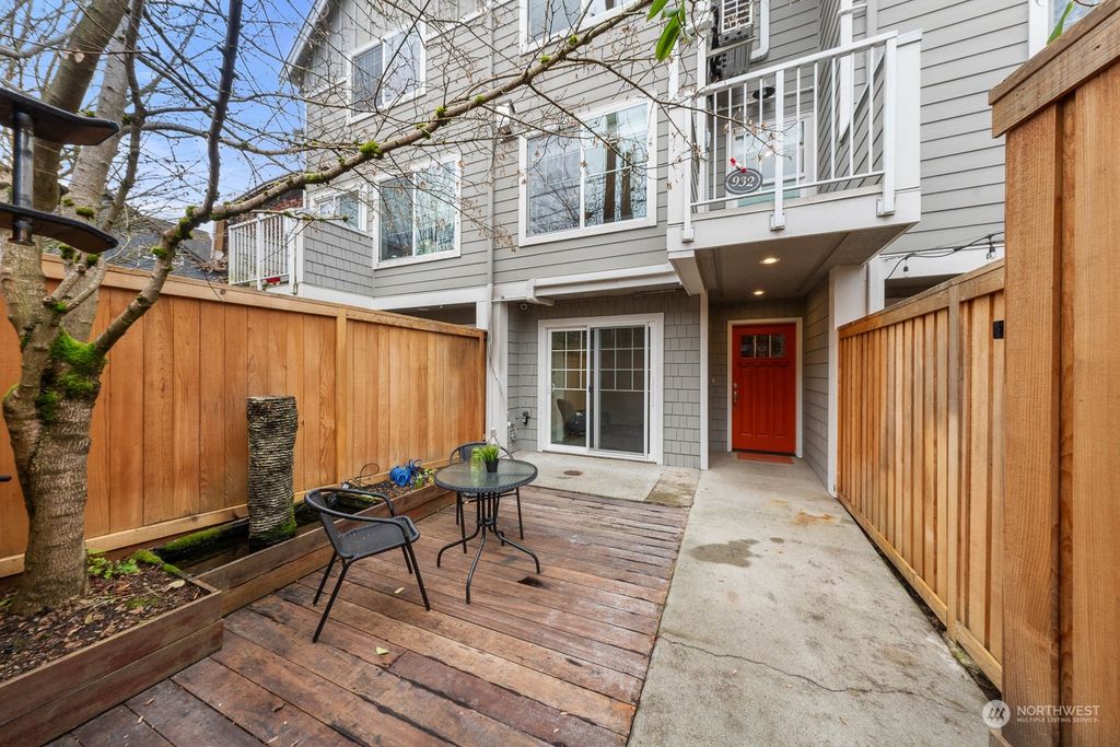 Photo of 932 17th Avenue, Seattle, WA 98122 (MLS # 2320662)