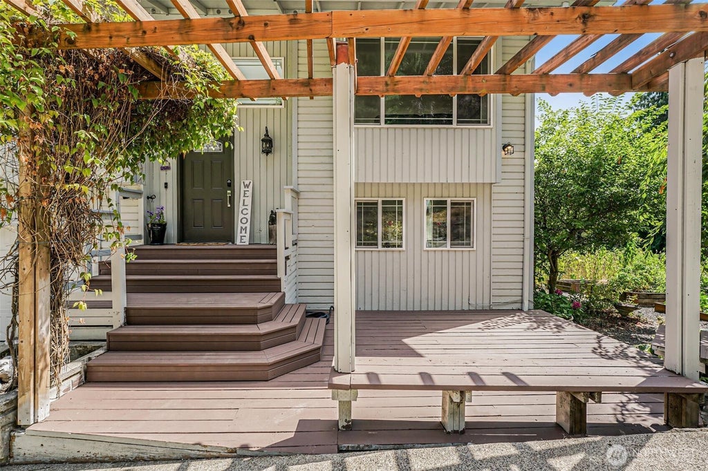 Photo of 317 68th Avenue E, Tacoma, WA 98424 (MLS # 2568968)