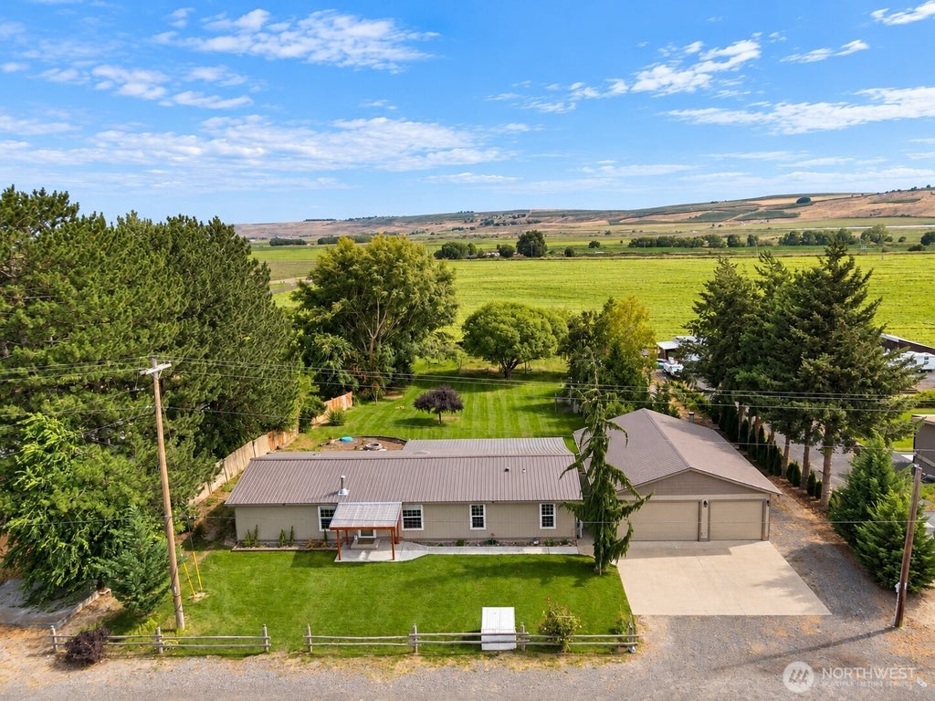 Photo of 2207 W Parks Lane, Othello, WA 99344 (MLS # 2579702)