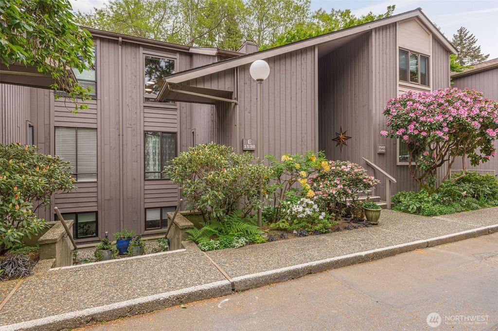 Photo of 1542 NE 140th Street #E6, Seattle, WA 98125 (MLS # 2517223)