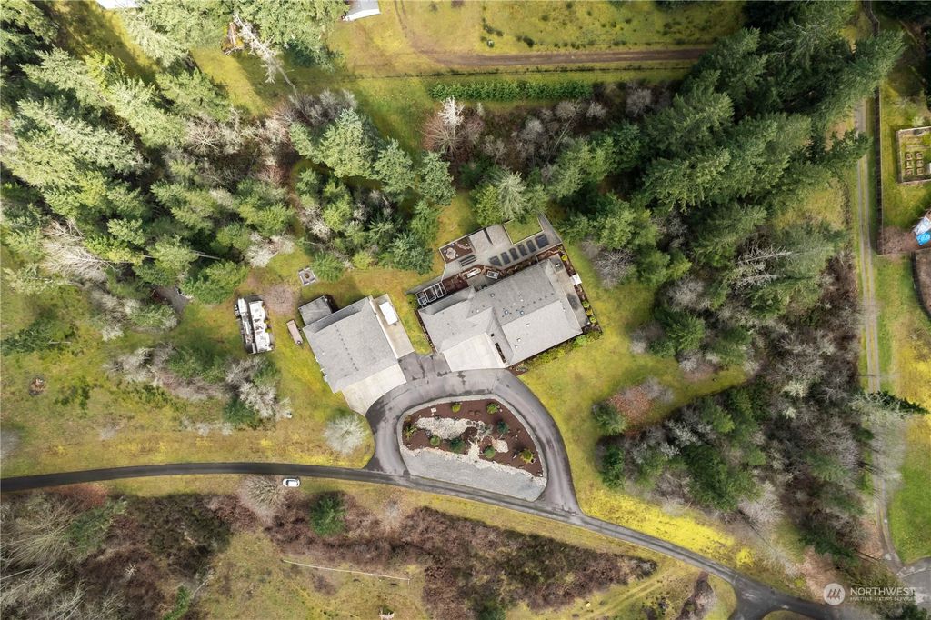 Photo of 16700 SE 331st Street, Auburn, WA 98092 (MLS # 2206272)