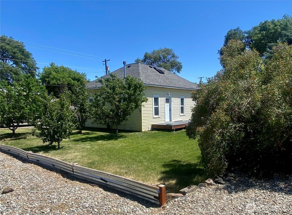 Photo of 418 N Pacific Street, Ellensburg, WA 98926 (MLS # 2501208)