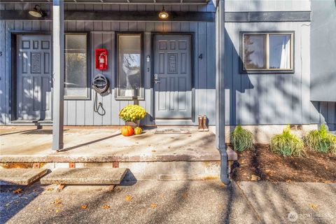 Photo of 105 James Street #4, Longview, WA 98632 (MLS # 2444552)