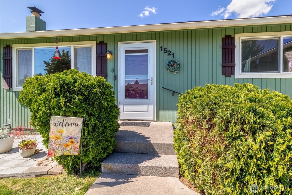 Photo of 1521 SE Freedom Place, College Place, WA 99324 (MLS # 2505949)