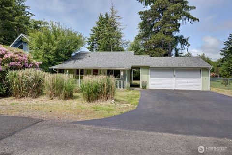 Photo of 1411 321st Place, Ocean Park, WA 98640 (MLS # 2388462)