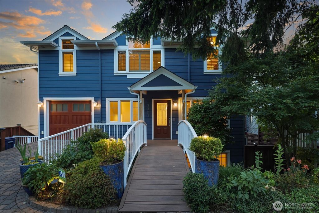 Photo of 13133 Holmes Point Drive NE, Kirkland, WA 98034 (MLS # 2543043)