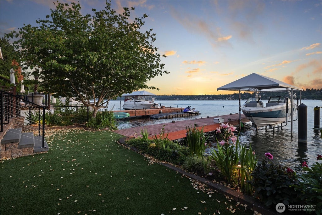 Photo of 13133 Holmes Point Drive NE, Kirkland, WA 98034 (MLS # 2543043)