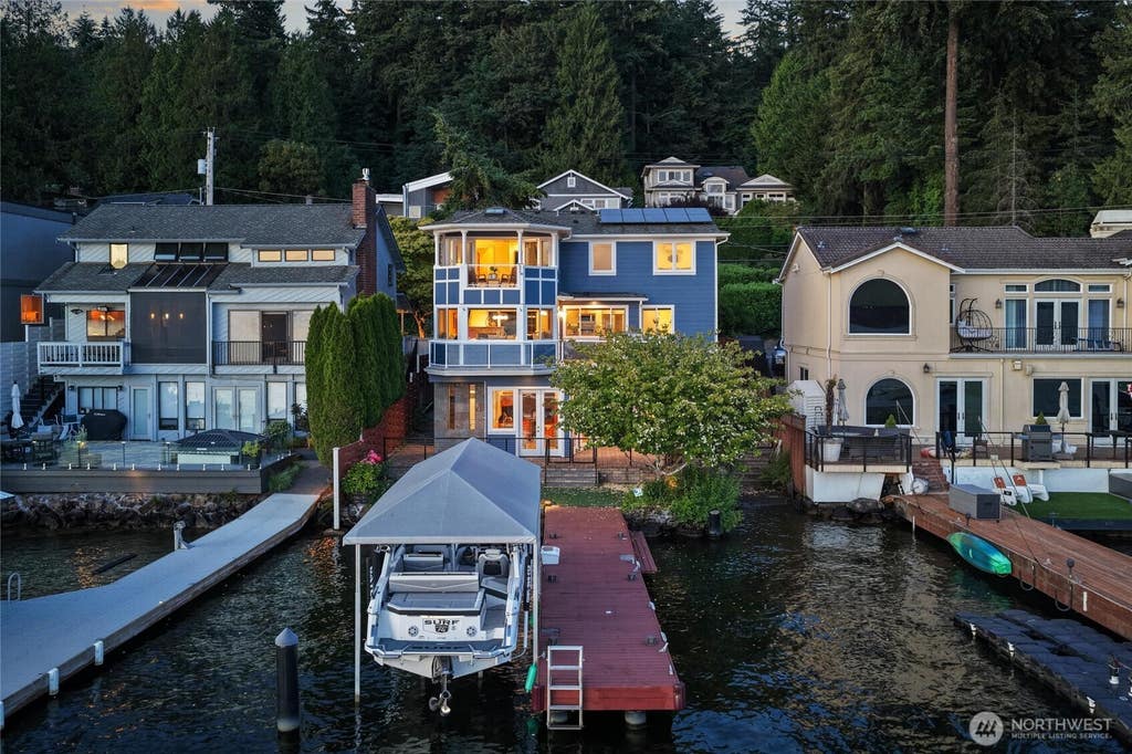 Photo of 13133 Holmes Point Drive NE, Kirkland, WA 98034 (MLS # 2543043)