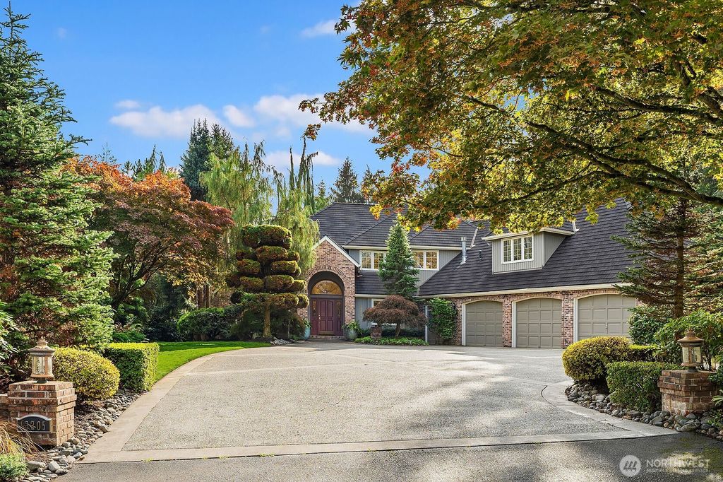 Photo of 13205 NE 61st Street, Kirkland, WA 98033 (MLS # 2445582)