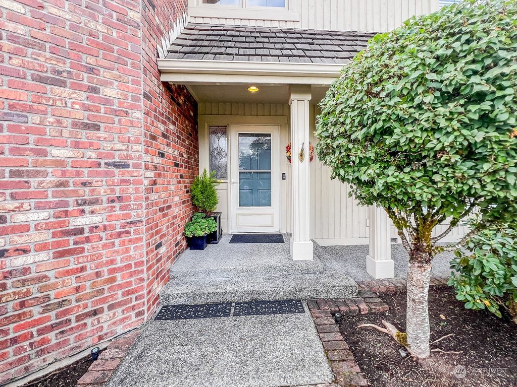 Photo of 4639 175th Avenue SE, Bellevue, WA 98006 (MLS # 2290232)