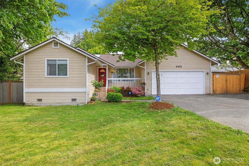 Photo of 4105 Lincoln Way, Lynnwood, WA 98087 (MLS # 2436265)
