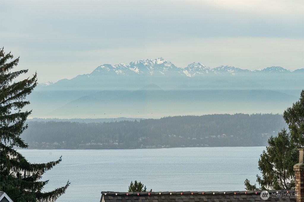 Photo of 3020 W Viewmont Way W, Seattle, WA 98199 (MLS # 2461243)