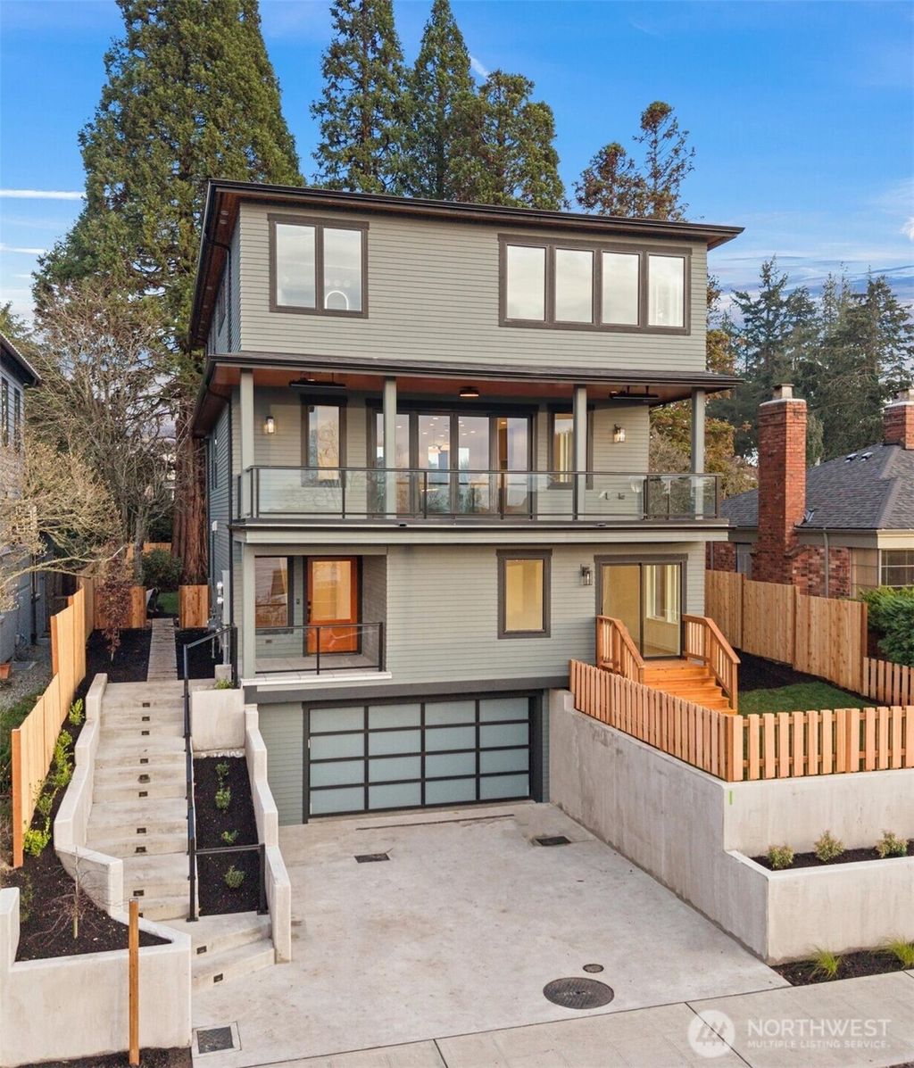 Photo of 3020 W Viewmont Way W, Seattle, WA 98199 (MLS # 2461243)