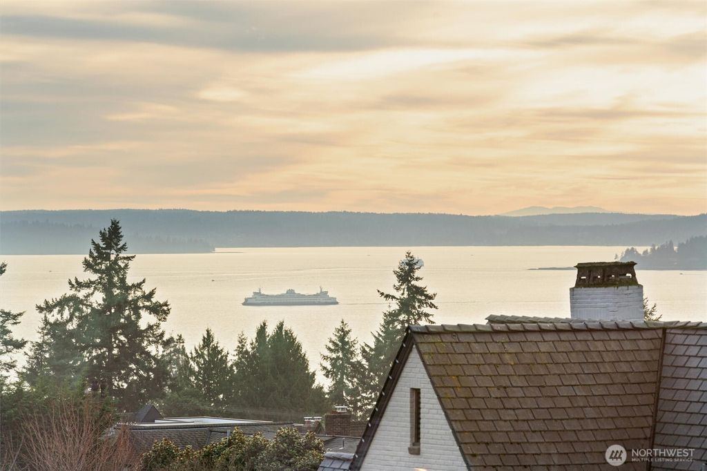 Photo of 3020 W Viewmont Way W, Seattle, WA 98199 (MLS # 2461243)