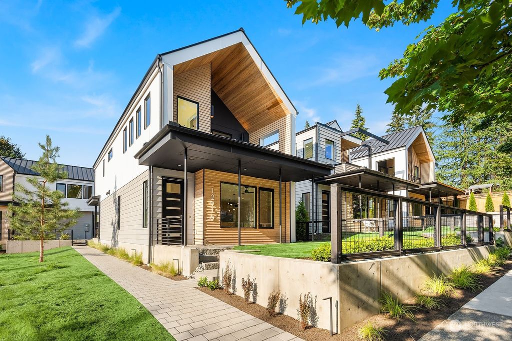 Photo of 12916 NE 100th Street, Kirkland, WA 98033 (MLS # 2312304)