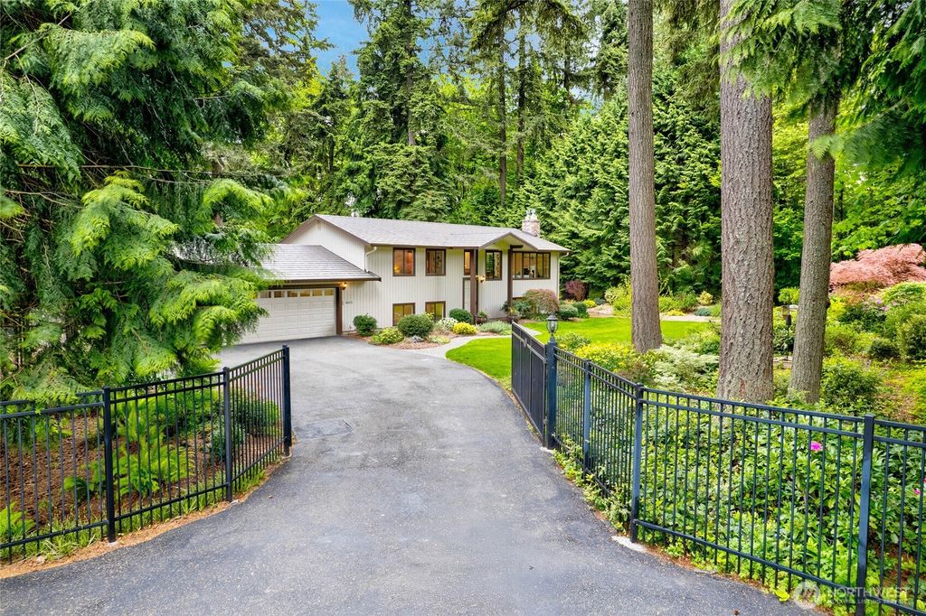 Photo of 16113 161st Avenue NE, Woodinville, WA 98072 (MLS # 2405319)