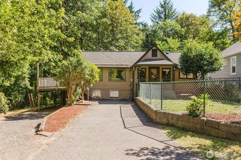 Photo of 918 Taylor Street E, Port Orchard, WA 98366 (MLS # 2567183)