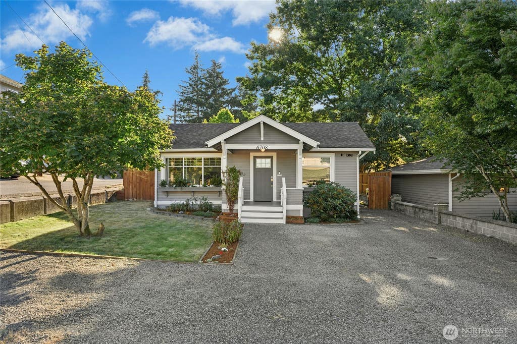 Photo of 6708 Lombard Avenue, Everett, WA 98203 (MLS # 2562582)