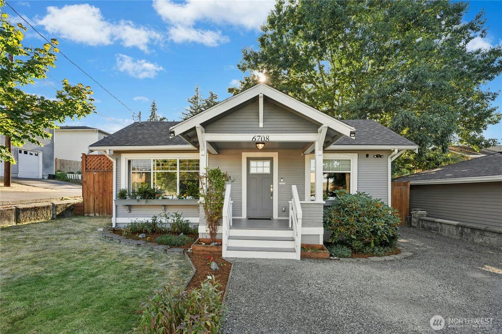 Photo of 6708 Lombard Avenue, Everett, WA 98203 (MLS # 2562582)