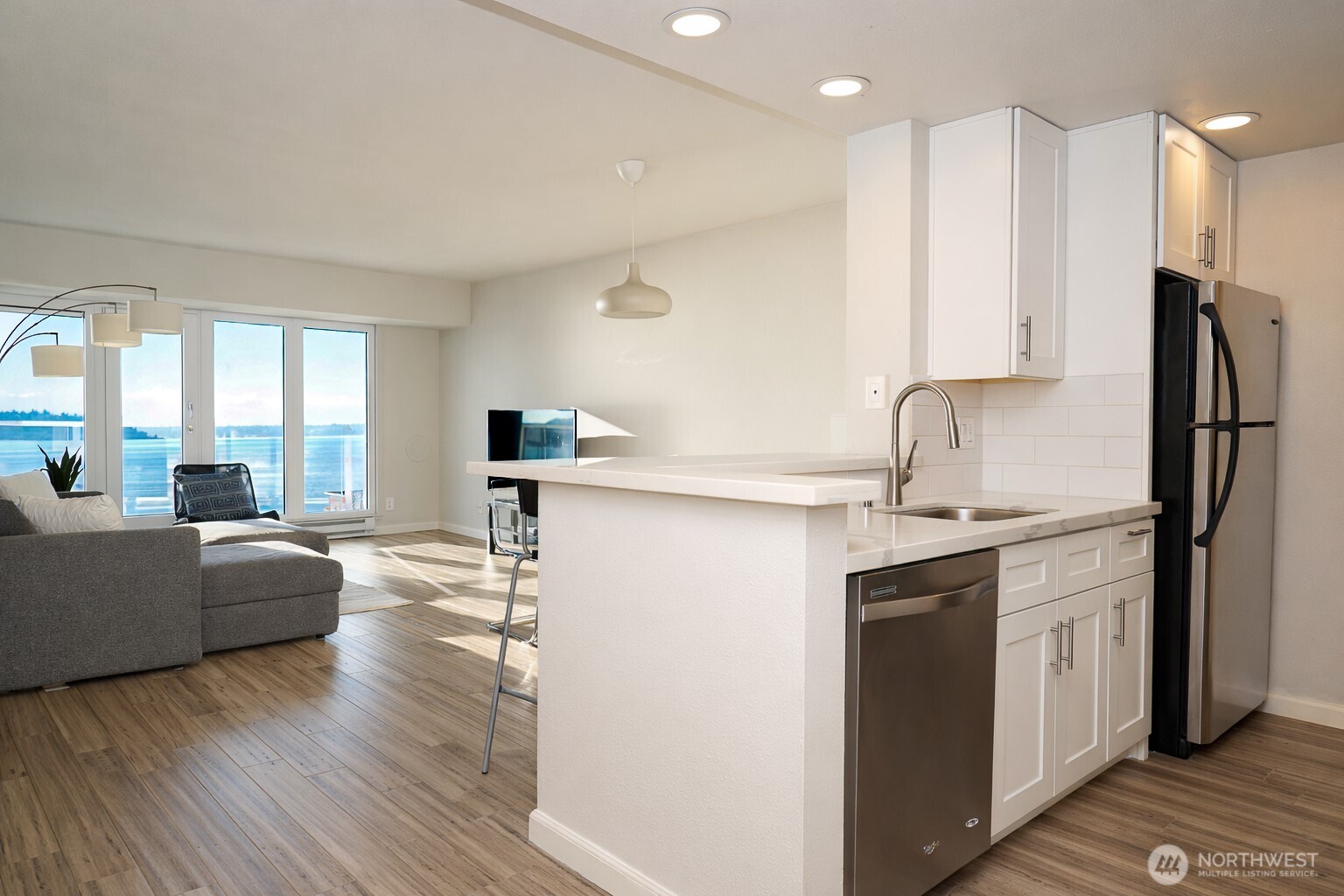 121 Vine Street 1702