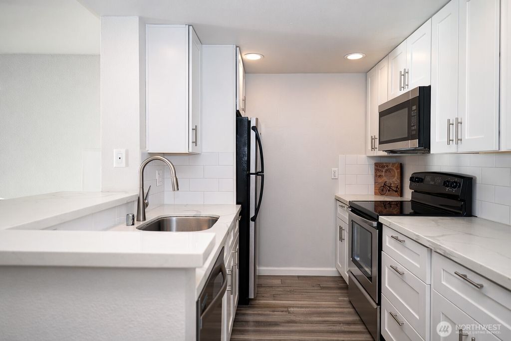 Photo of 121 Vine Street #1702, Seattle, WA 98121 (MLS # 2464700)