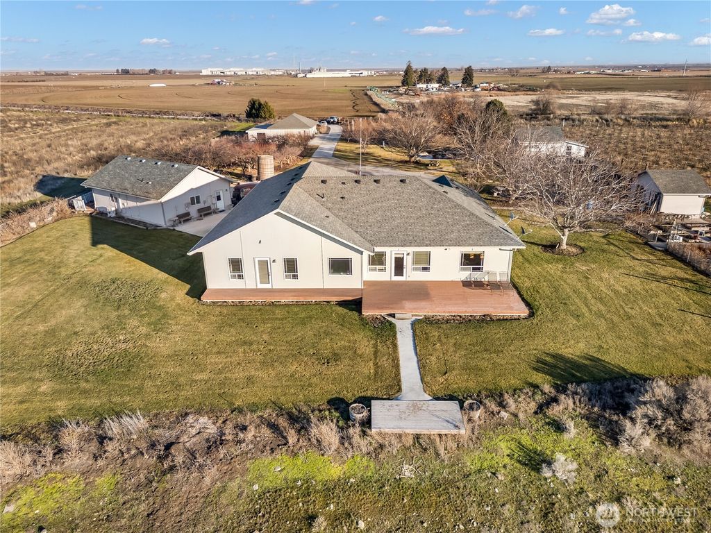 Photo of 7496 NE K.7 Road, Moses Lake, WA 98837 (MLS # 2469610)