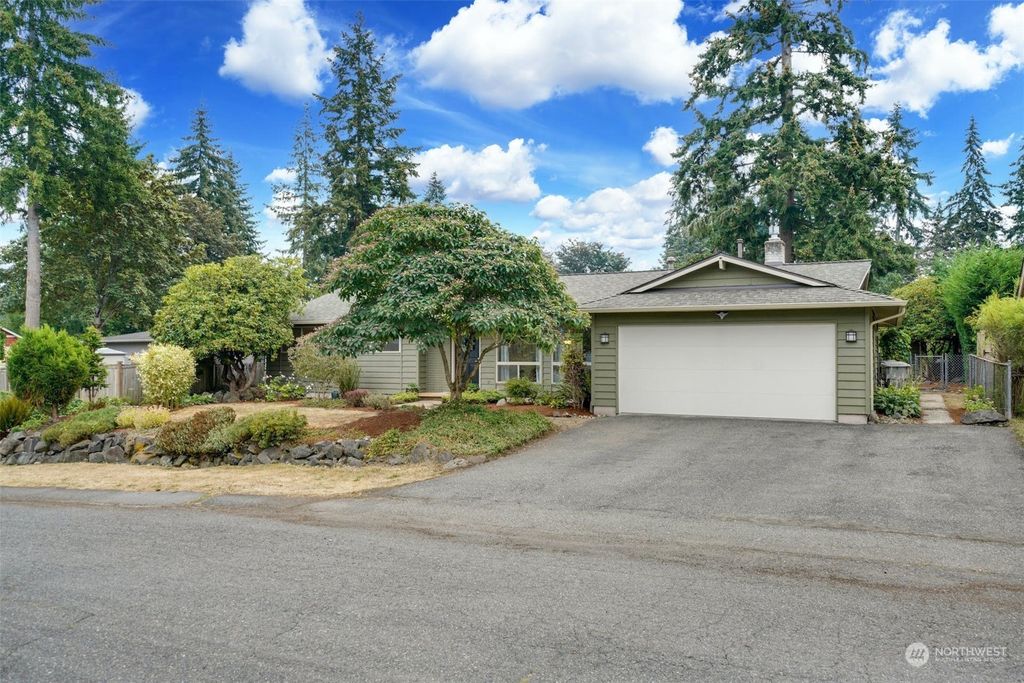 Photo of 4915 NE 24th Street, Renton, WA 98059 (MLS # 1995592)